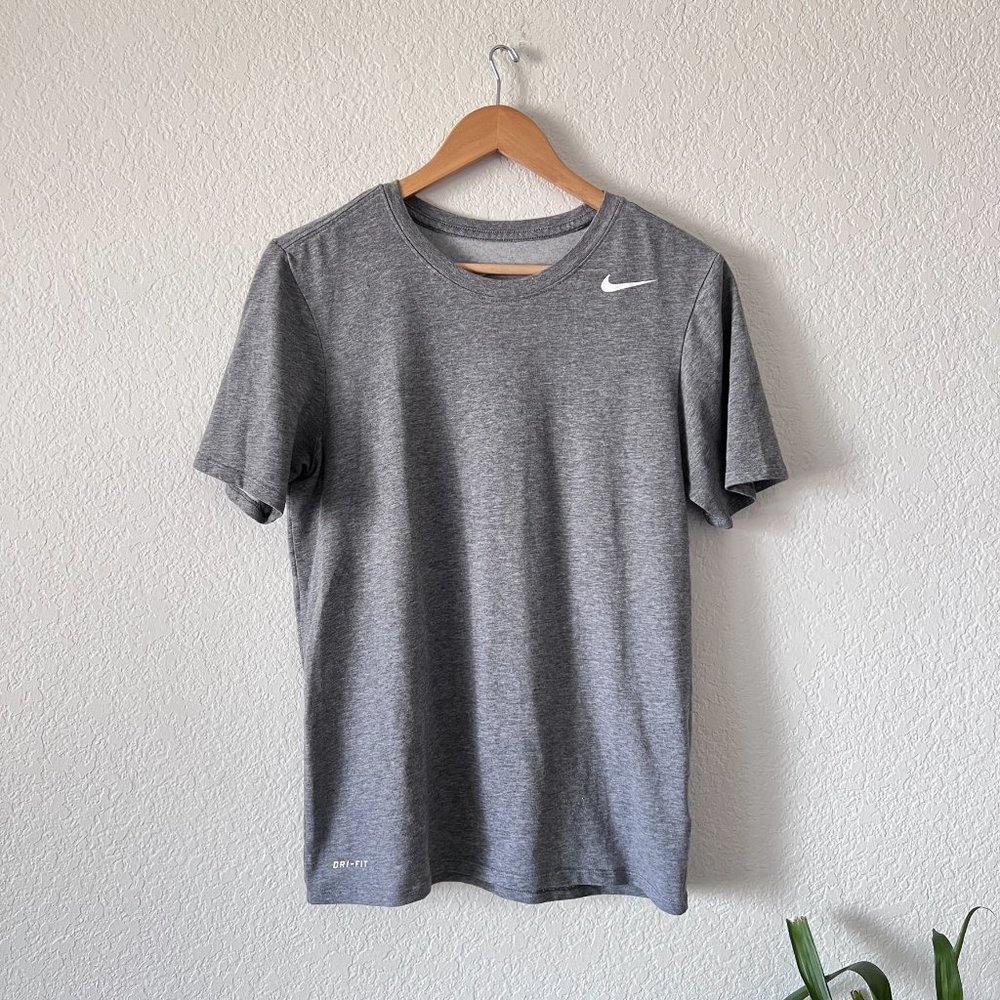 Nike Athletic Cut Gray Short Sleeve Crew Tee Size Small
